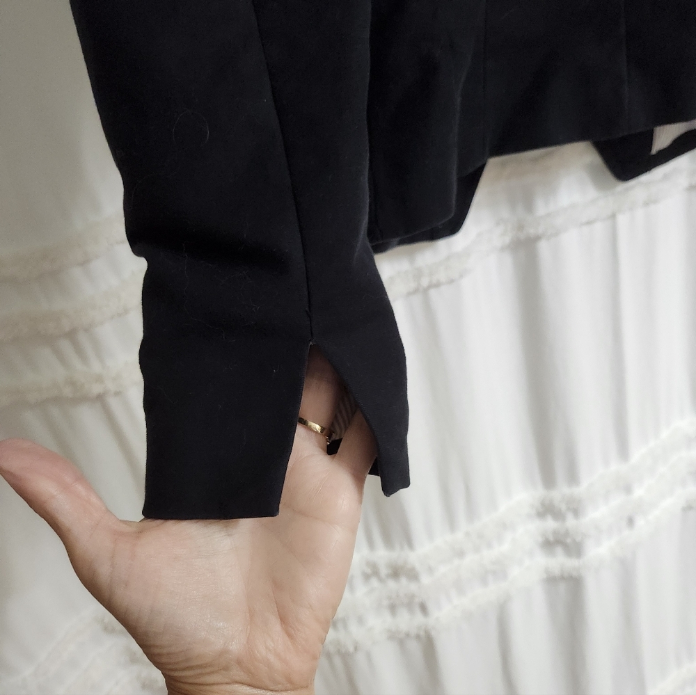 H&M Adorable Black blazer. Size 4. - Picture 8 of 8